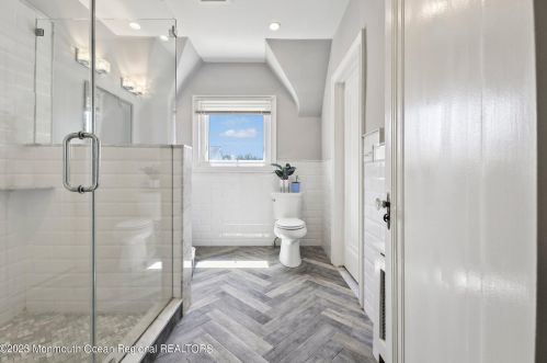 302 2nd Ave, Tinton Falls NJ  07712-6132 exterior