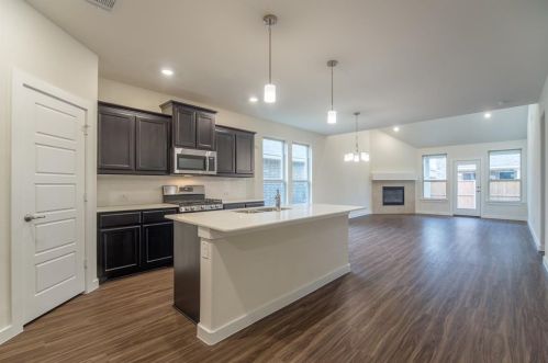 7633 Spring Dr, Fort Worth TX  76148 exterior