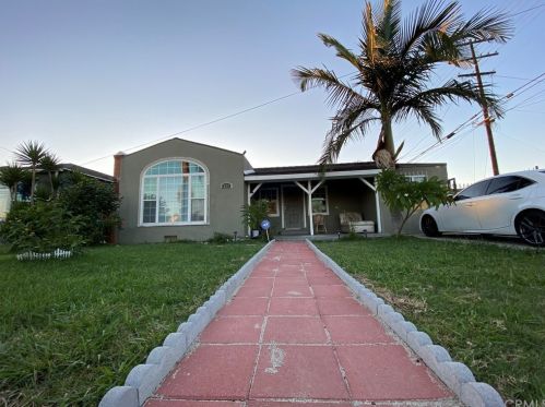 221 Pearl Ave, Compton, CA 90221-2748