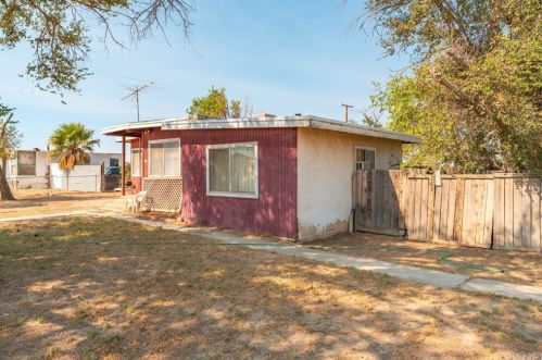 8811 Lone Butte Rd, Mojave, CA 93501-7122