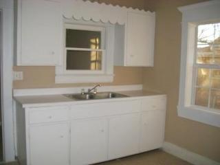916 Douglas Ave, Springfield MO  65802-4031 exterior