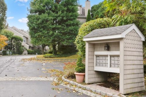 5 Glen St, Greenwich CT  06830-6144 exterior