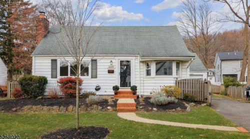 2227 Pine Ter, Scotch Plains, NJ 07076-1329