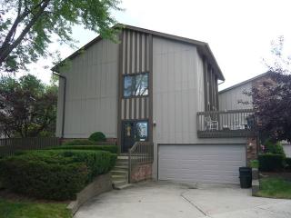 21 Clubside Dr, Willowbrook IL  exterior