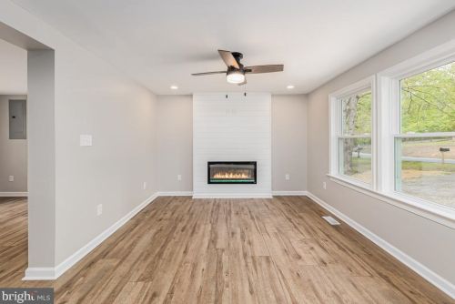 7109 Shade Tree Ln, Spotsylvania VA  22551-2625 exterior