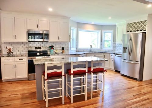 588 East St, Middletown, CT 06457-1952