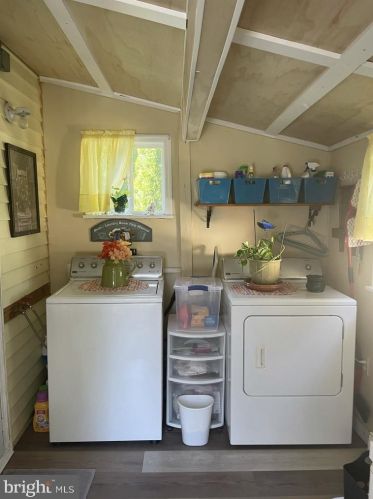 160 Crst Ave, Trenton NJ  08690-2103 exterior