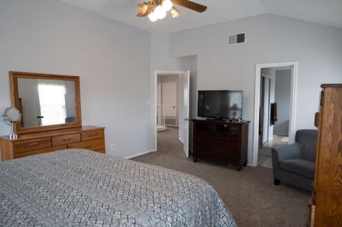 8113 Doe Mdw Dr, Austin TX  78749-2866 exterior