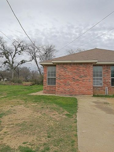 5017 Chapman St, Fort Worth TX  76105-3705 exterior