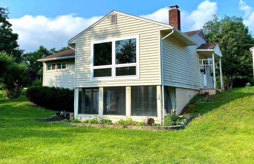 186 Franklin St, Laconia, NH 03246-2327