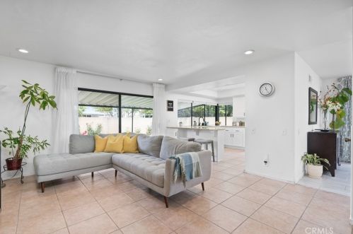 1333 Amberwick Ln, Anaheim CA  92804-5425 exterior