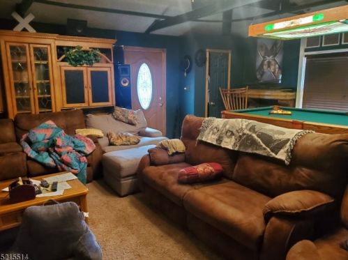 9 Windy Bush Ln, Sparta, NJ 07871-2523