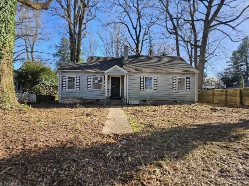 1521 Colonial Ave, Greensboro, NC 27408-4907