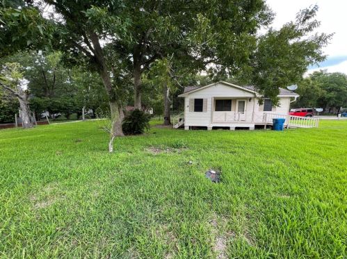 122 7th St, Richmond TX  77469-3037 exterior