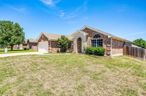 5800 Crowder Dr, Fort Worth, TX 76179-7704