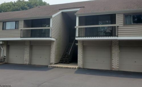 10 South Ct, Clinton, NJ 08809-1138