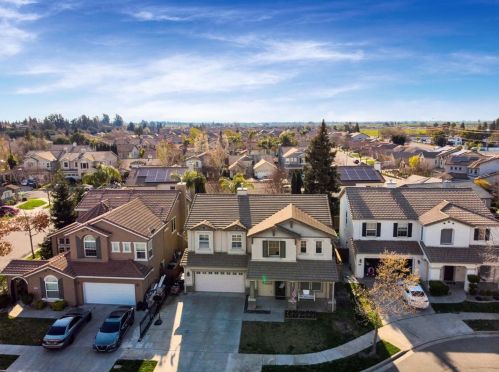 2064 Forest Glen Ct, Valley Home, CA 95361-2966