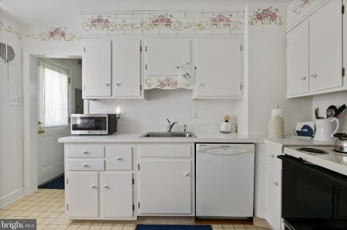 1004 Oakwood Rd, Haddonfield NJ 08033-3632 exterior