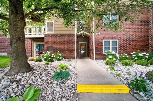 210 Glengarry Dr, Hanover Park, IL 60108-2619