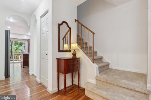 5762 Crownleigh Ct, Springfield VA  22015-1857 exterior