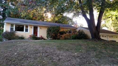 19 Sunshine Rd, Quaker Hill, CT 06375-1435