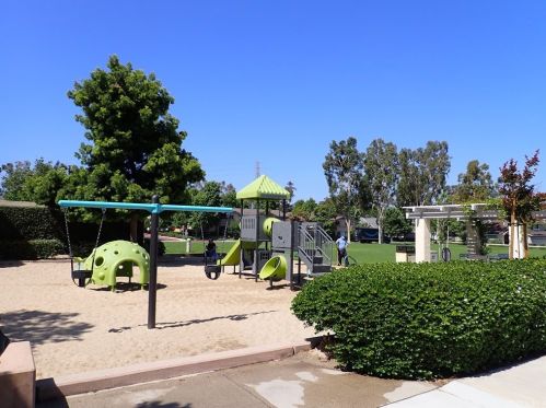 37 Rockwood, Irvine CA  92614-7433 exterior