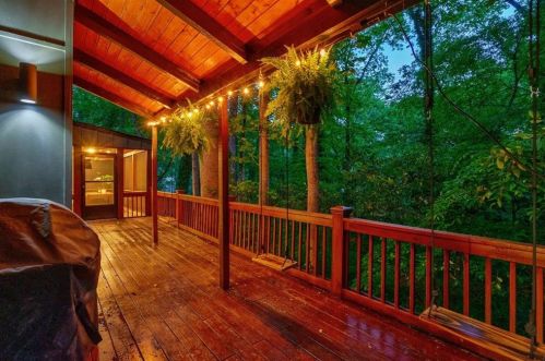 620 Colebrook Ct, Atlanta GA  30327-4710 exterior