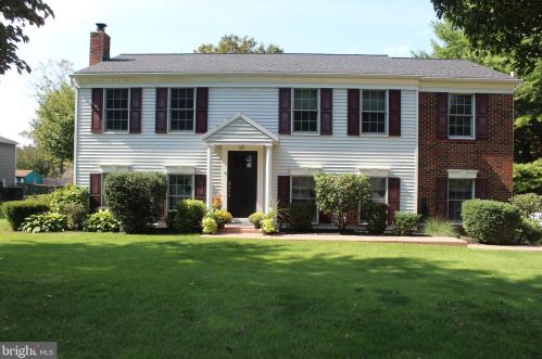 2482 Creek View Dr, Lancaster PA  17602-1451 exterior