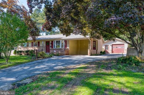 620 Capri Rd, Lancaster, PA 17603-6010