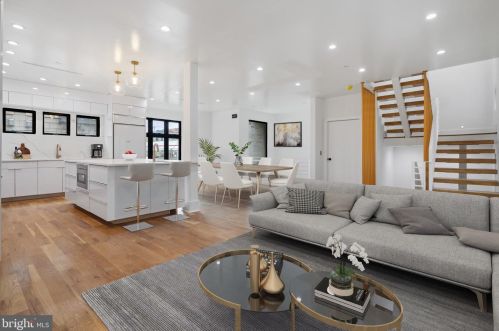 1347 Kater St, Philadelphia, PA 19147-1827