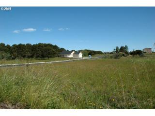 3145 Periwinkle Ln, Bandon, OR 97411-8871