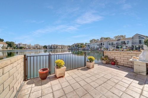 3561 Windspun Dr, Huntington Beach CA  92649-2027 exterior