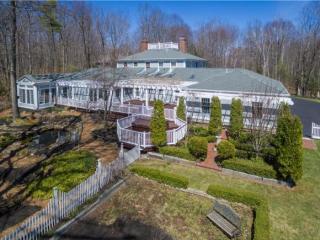 9 Grey Ledge Dr, Rochester, NH 03839-4924