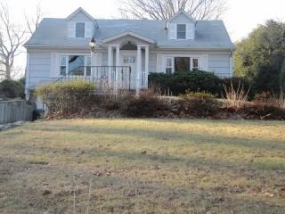 24 Monroe St, Waldwick, NJ 07463-1411