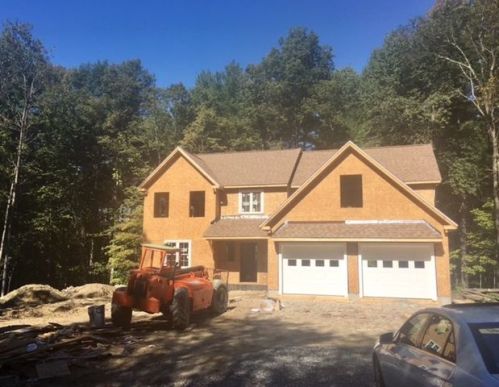 9 Bittersweet Dr, Plaistow, NH 03865-2902
