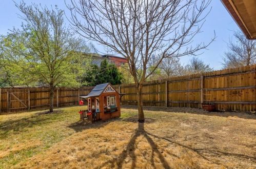 13400 Briarwick Dr, Austin TX  78729-1768 exterior