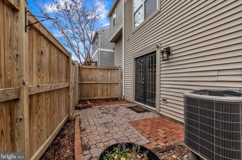 5856 Bridgetown Ct, Springfield VA  22015-2810 exterior