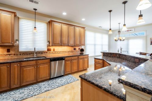 34 Redwood Dr, Tinton Falls NJ  07712-8702 exterior