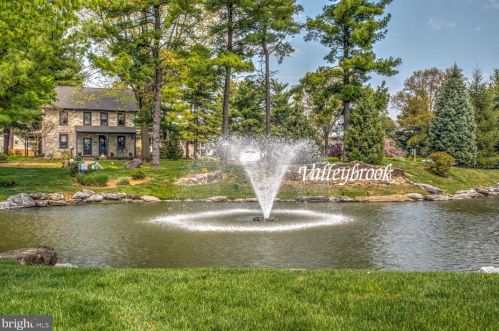 189 Valleybrook Dr, Lancaster PA  17601-4620 exterior