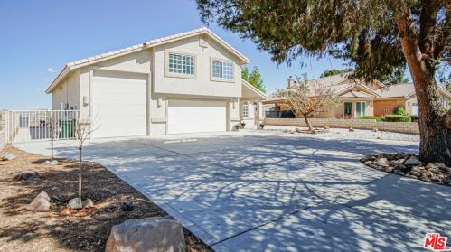 27857 Hummingbird Ln, Helendale, CA 92342-7789