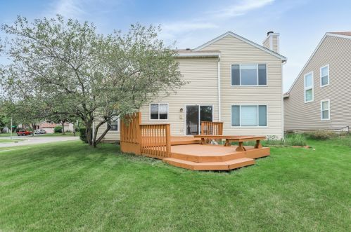 841 Tamarac Dr, Carol Stream IL  60188-4427 exterior