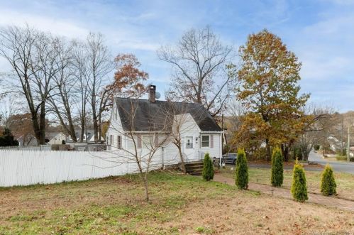23 Gates Ave, Waterbury, CT 06705-1536