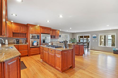 27771 Lake Shore Dr, Spring Grove IL  60081-9118 exterior