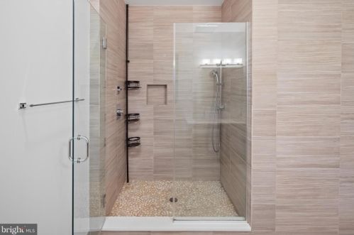 154 Front St, Philadelphia PA  19106-0020 exterior