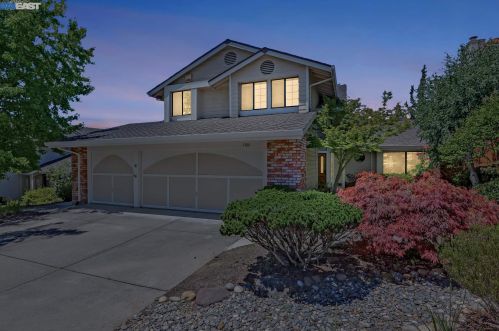 5900 Charter Oaks Dr, Hayward CA  94552-1678 exterior
