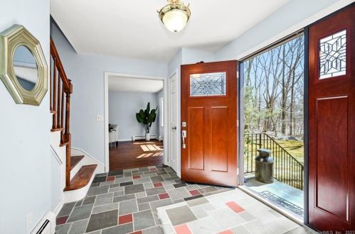 7 Leopard Dr, Sandy Hook, CT 06482-1531