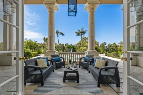 1 Charlotte, Irvine CA  92603-3448 exterior