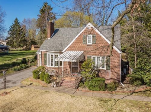 1062 Edgewood Rd, New Kensington, PA 15068-5312