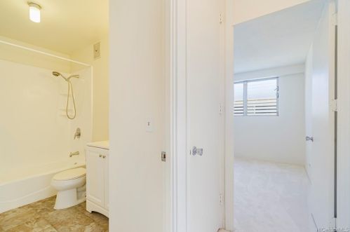 711 Alder St, Honolulu HI  96814-2269 exterior