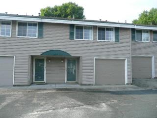 3263 Hill Ridge Dr, Saint Paul, MN 55121-1749